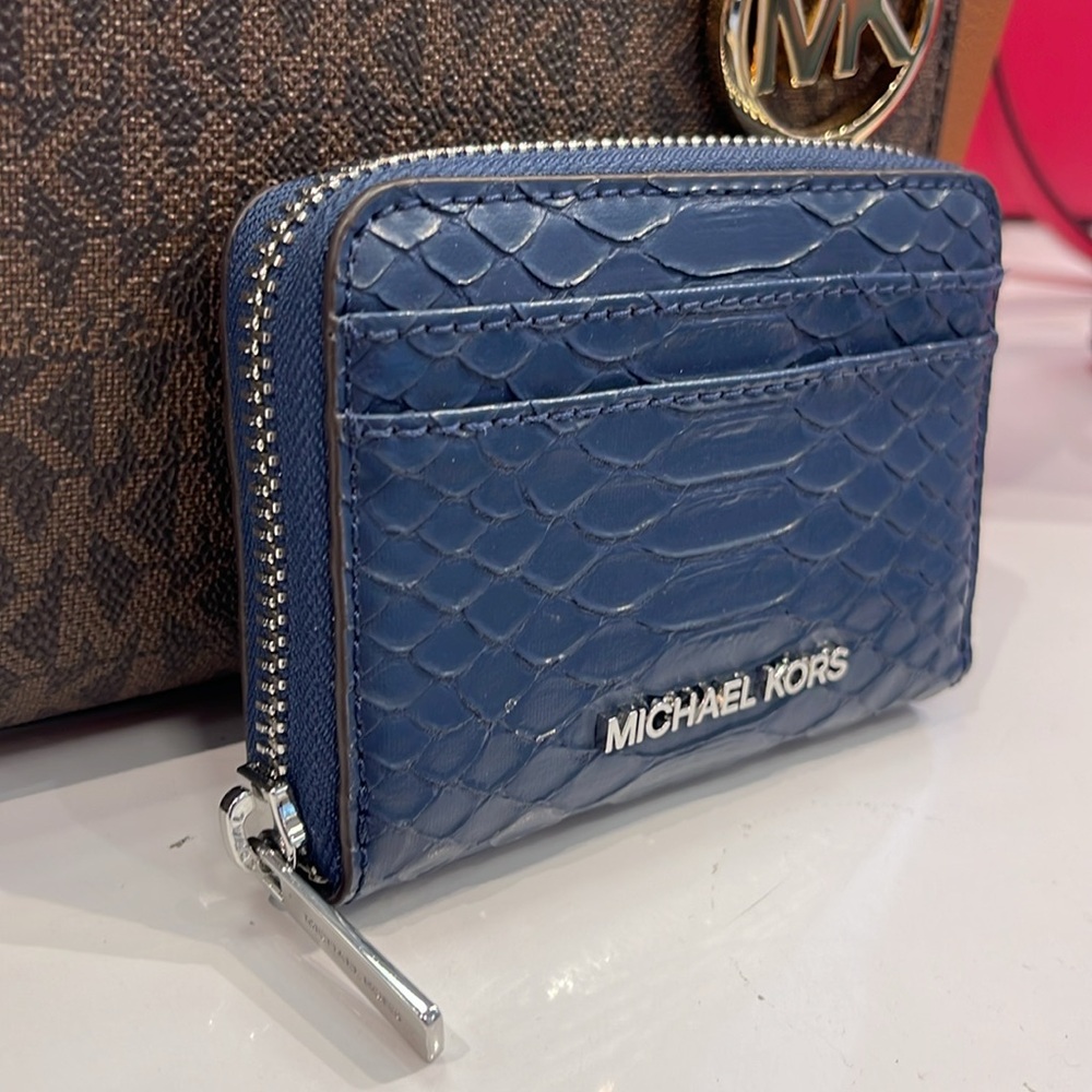 Michael Kors Women Medium Zip Around Card Case Coin Pouch Wallet Navy
NWT - Picture 14 of 16